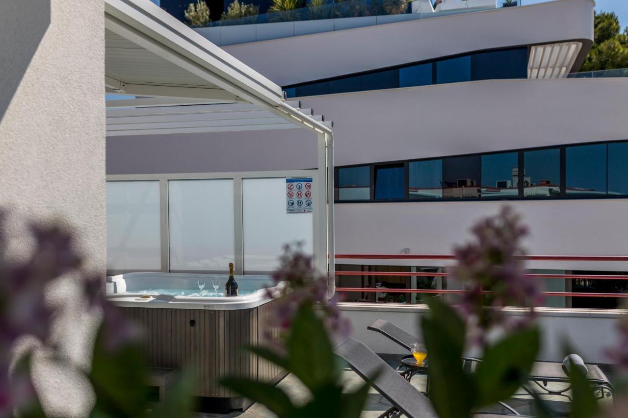 شقة Seaside Penthouse With Hot Tub Sky Living سبليت المظهر الخارجي الصورة