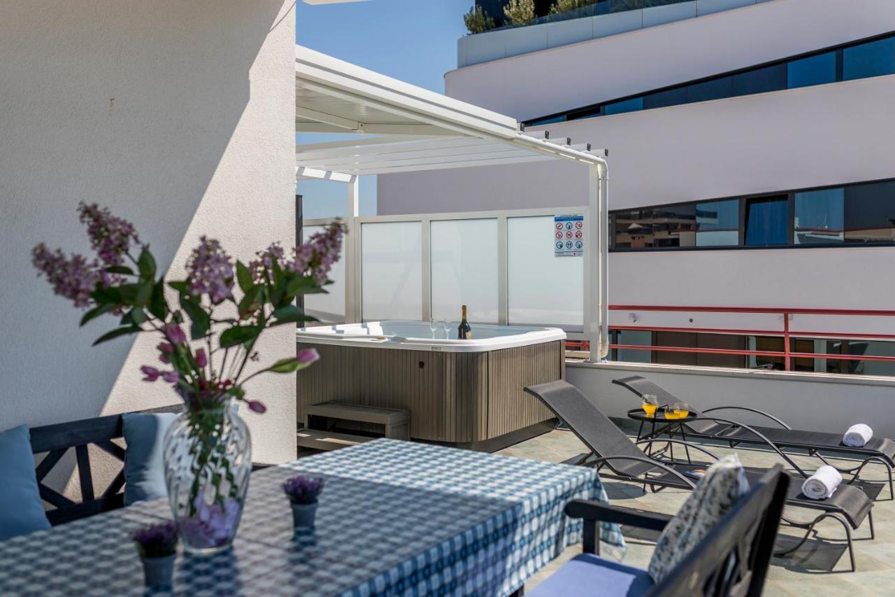 شقة Seaside Penthouse With Hot Tub Sky Living سبليت المظهر الخارجي الصورة
